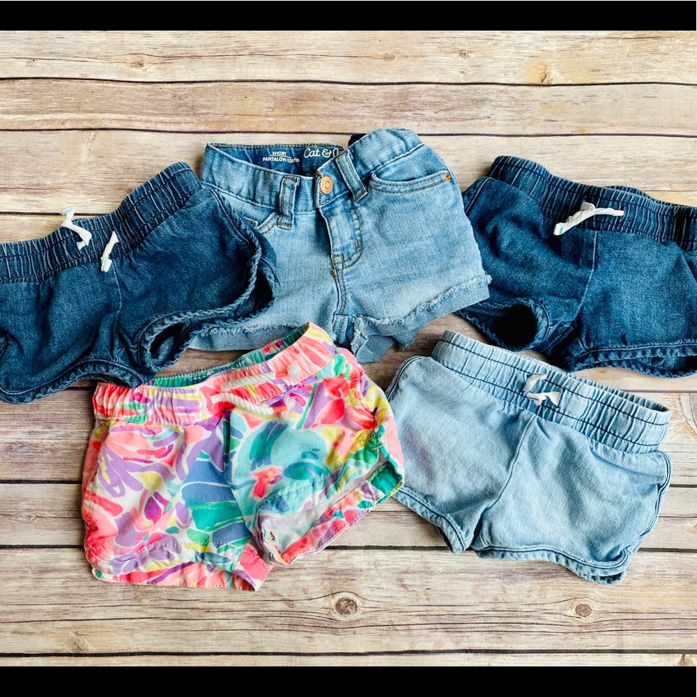 Baby girl shorts. Size 12 months.